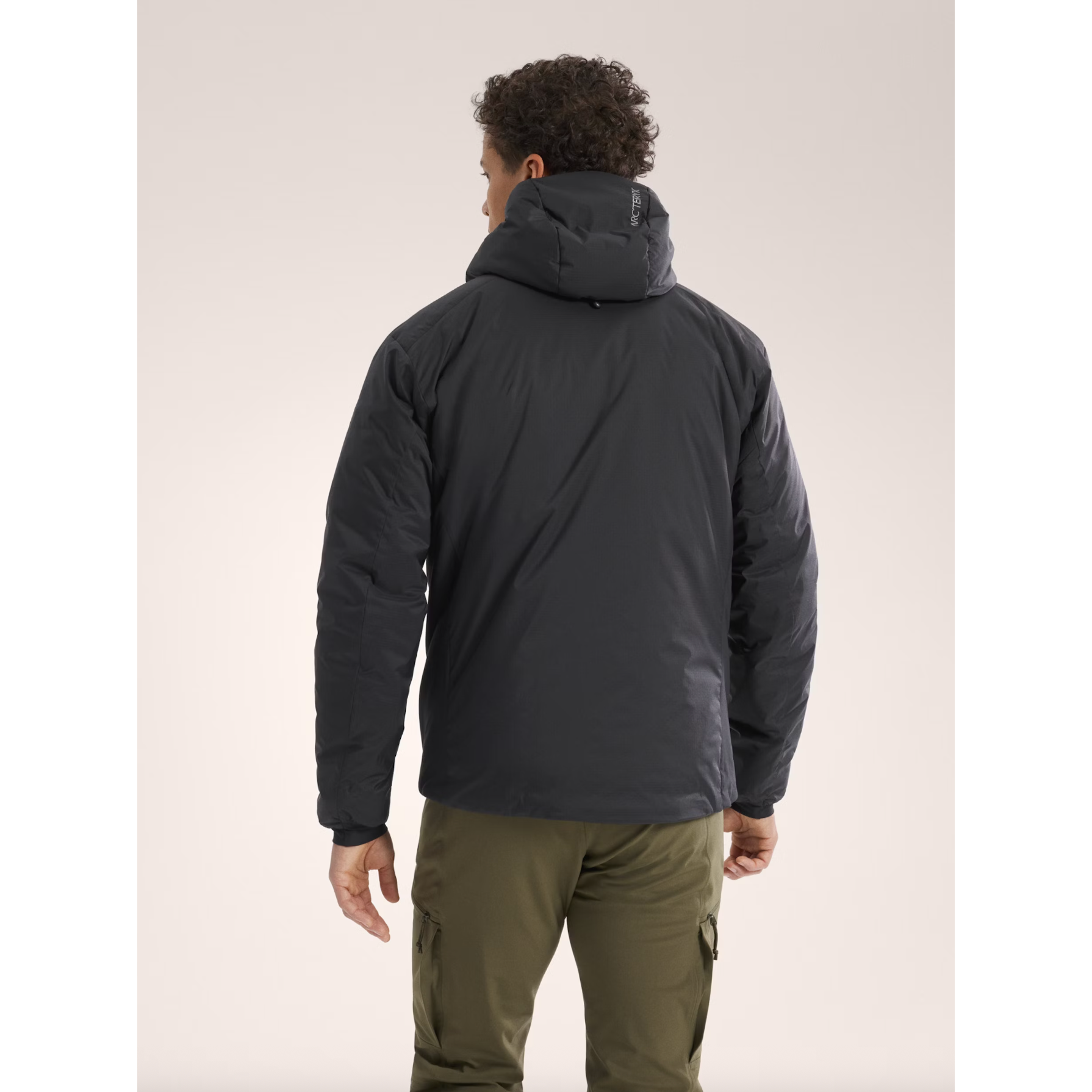 Arc'teryx Men's Atom SV Hoody in Black - Image 3