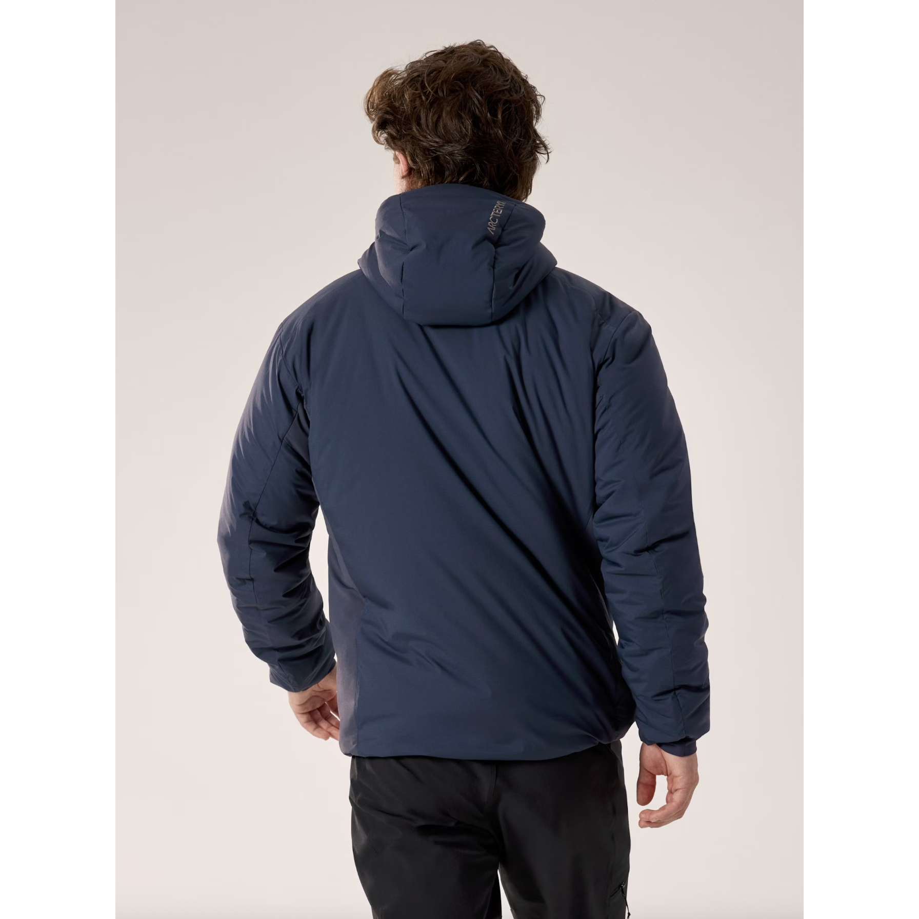 Arc'teryx Men's Atom SV Hoody in Black Sapphire - Image 3