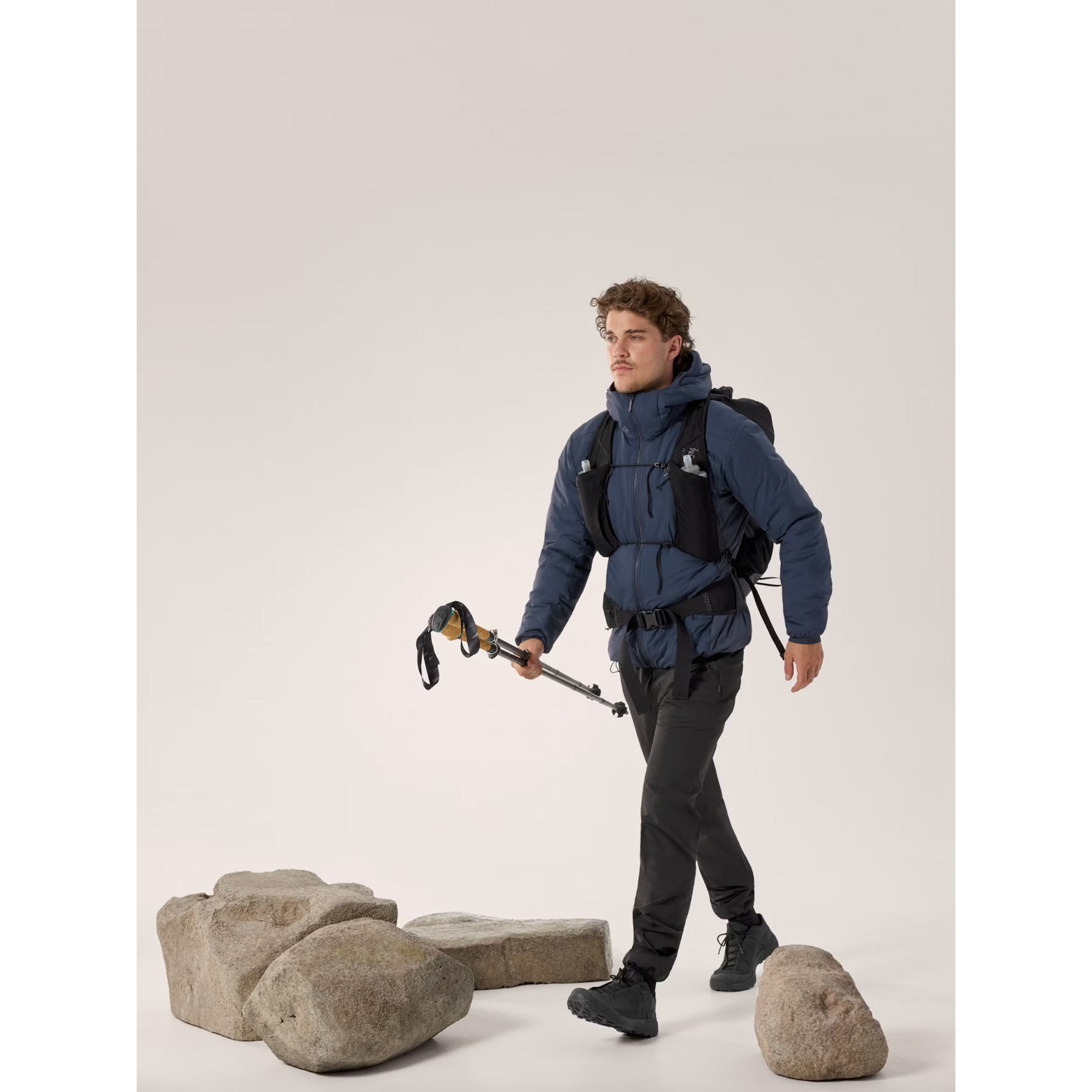 Arc'teryx Men's Atom SV Hoody in Black Sapphire - Image 6