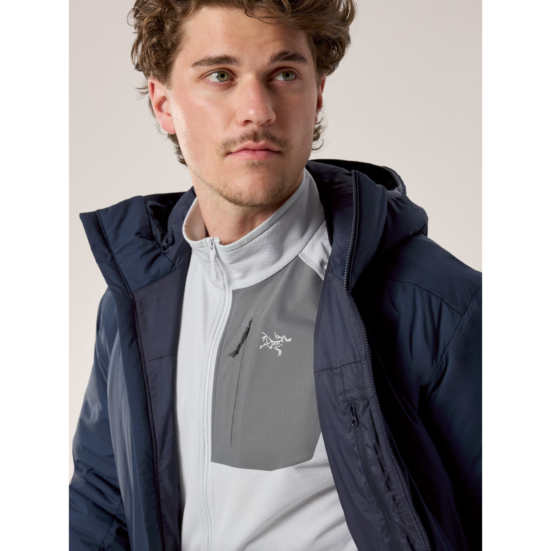 Arc'teryx Men's Atom SV Hoody in Black Sapphire - Image 8