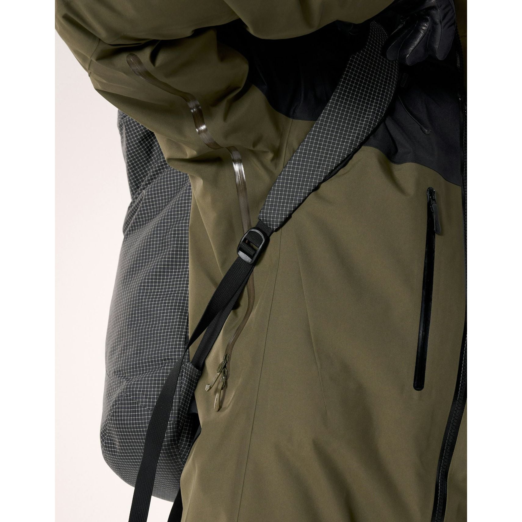Arc'teryx Men's Alpha SV Jacket - Image 16